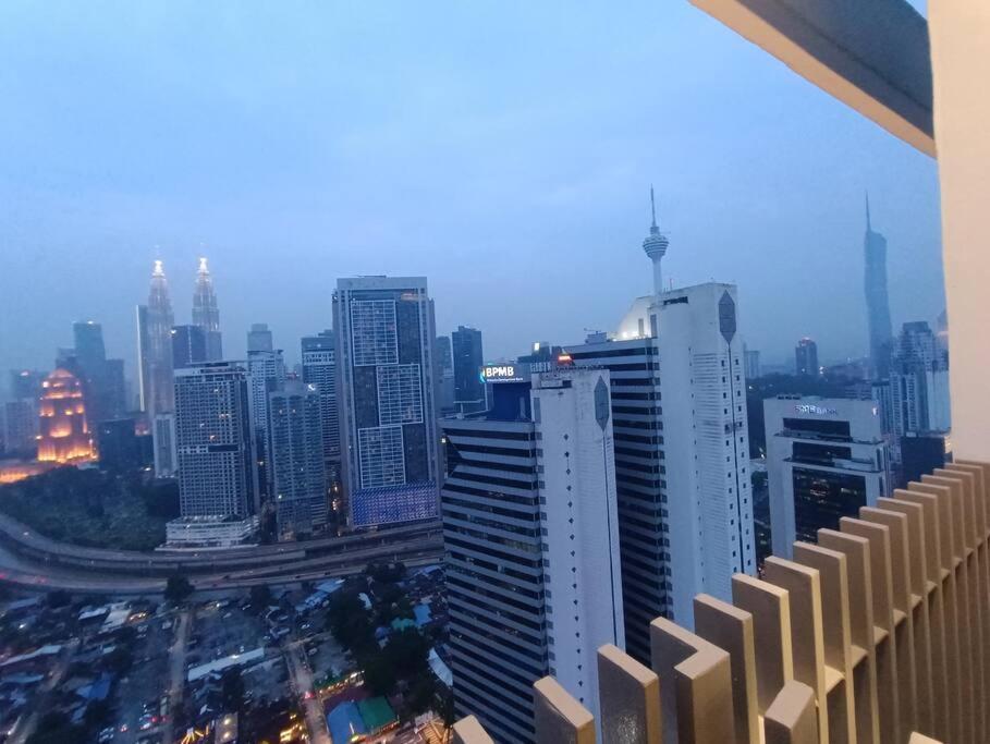 Cl 27A Insta Klcc View & Infinity Pool View Lägenhet Kuala Lumpur Exteriör bild