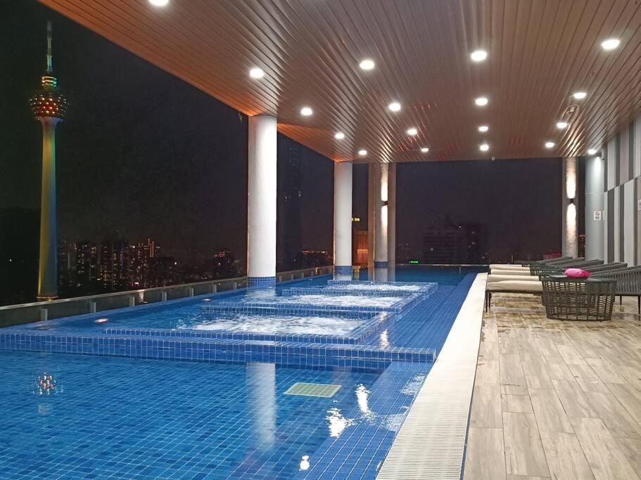 Cl 27A Insta Klcc View & Infinity Pool View Lägenhet Kuala Lumpur Exteriör bild