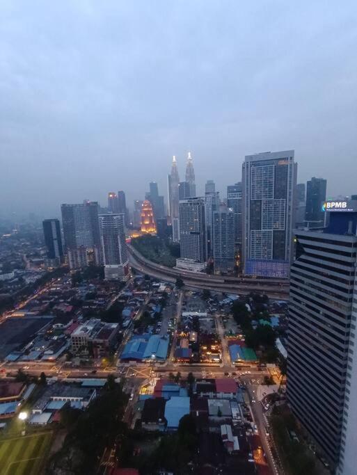 Cl 27A Insta Klcc View & Infinity Pool View Lägenhet Kuala Lumpur Exteriör bild