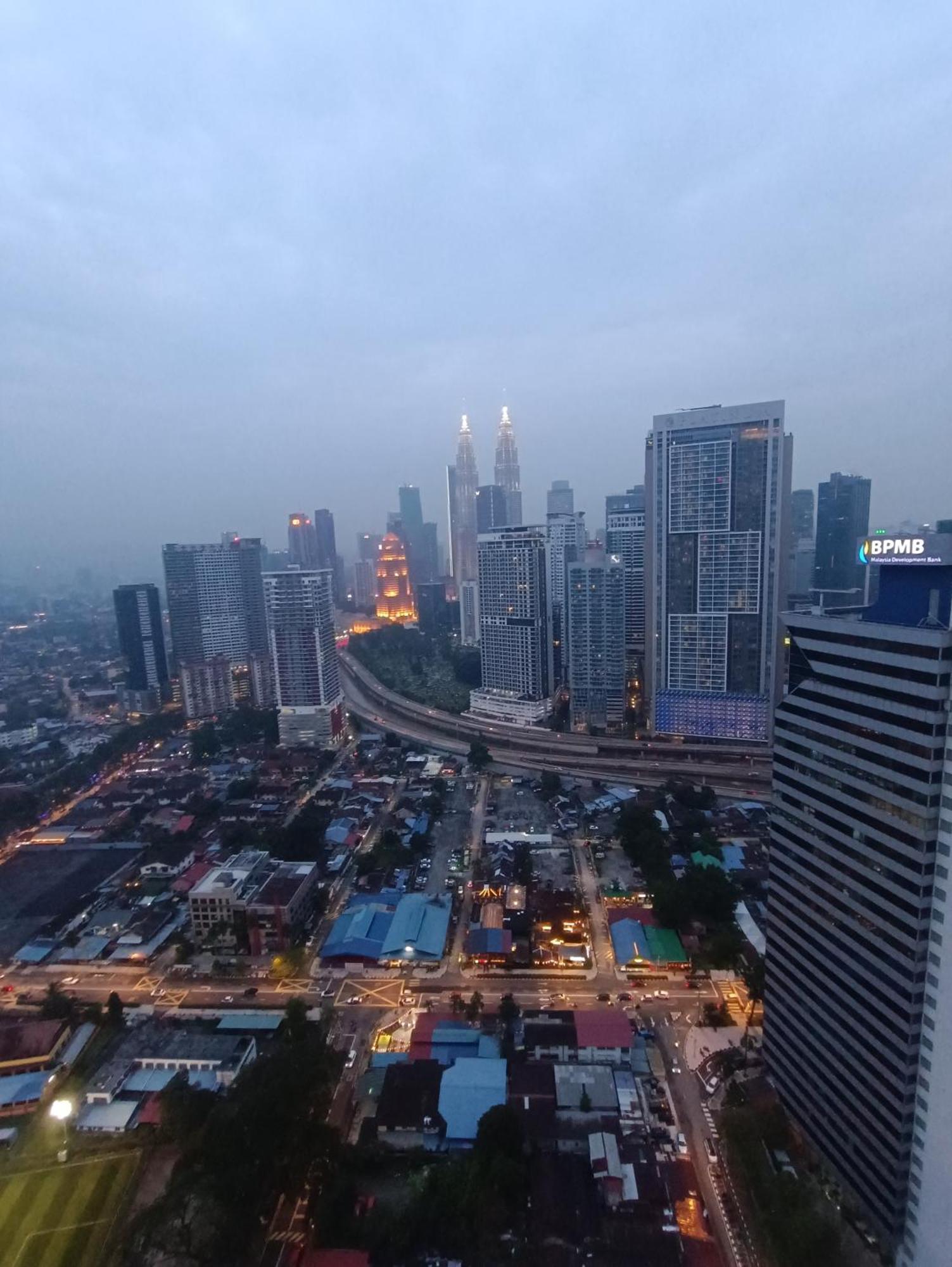 Cl 27A Insta Klcc View & Infinity Pool View Lägenhet Kuala Lumpur Exteriör bild